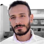 Soy titulado en Realización Audiovisual y Dirección de Escena. Ofrezco clases online, prácticas y personalizadas en cine y teatro.